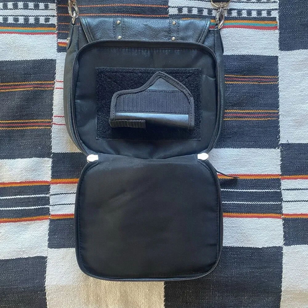 Gun Tote’n Mama Leather Studded Concealed Carry Bag Purse. Crossbody. Excellent! - Picture 15 of 16